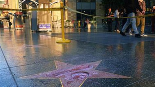 Bắt người phá ngôi sao của Donald Trump trên Đại lộ Danh tiếng Hollywood