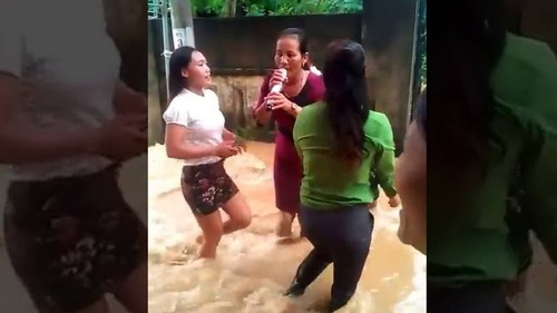 'Đám cưới giữa nước lũ' lên báo Nga với tiêu đề 'Tình yêu có từ nơi đâu'?