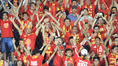 CĐV Việt Nam “cháy” hết mình tại sân Thuwanna