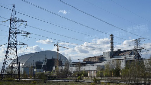 Ukraine hoàn thành "quan tài thép" khổng lồ chụp lên nhà máy điện hạt nhân Chernobyl