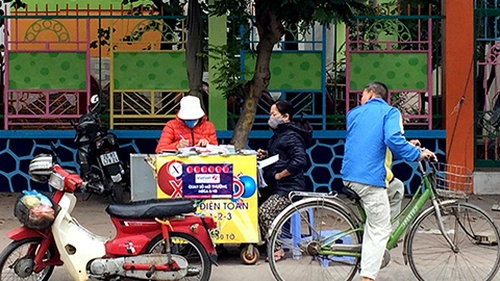 Xổ số điện toán Mega 6/45 Vietlott 'xách tay' bán như tôm tươi ở Hà Nội