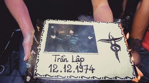 Trần Lập đã đón sinh nhật sớm cùng Bức Tường