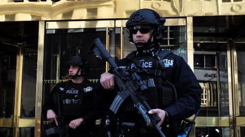 Khoác ba lô đầy vũ khí, nam sinh viên liều lĩnh đột nhập vào tháp Trump