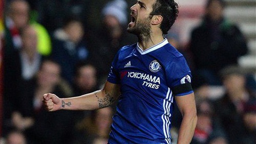 Thắng 10 trận liên tiếp, Chelsea vẫn chưa thể bì được với Arsenal và Man United