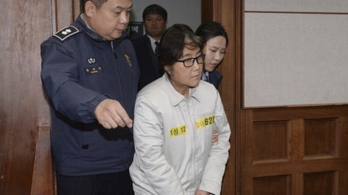 'Pháp sư cố vấn' của Tổng thống Hàn phủ nhận tội danh trong ngày xét xử đầu tiên