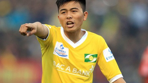 VIDEO: Hùng 'xà ngang' PHẢN LƯỚI, 'tặng' bàn mở tỷ số cho FLC Thanh Hóa