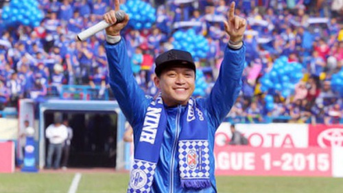 Ca sỹ Tuấn Hưng 'tiếp lửa' trận Than Quảng Ninh-TP.HCM