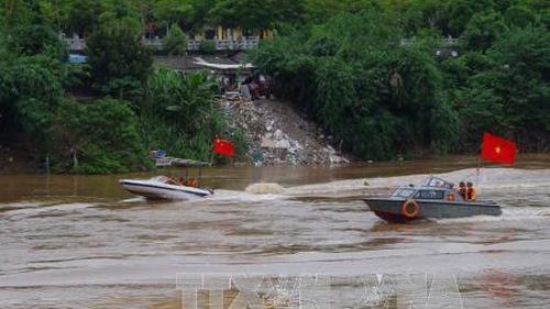 Điều chuyển 3 cảnh sát giao thông đường thủy Hà Nội sau vụ xả thải xuống sông Hồng