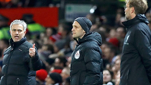 Chứng mỏi cổ của Mourinho và Klopp