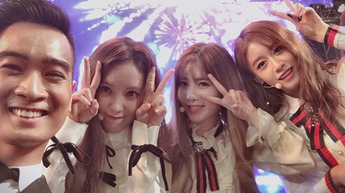 T-Ara 'đốt nóng' sân khấu, 'selfie' dễ thương bên SlimV