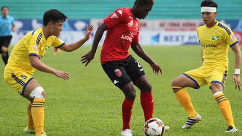 Ngọc Hải sai lầm, SLNA vẫn 'giải quyết' Long An trong 4 phút