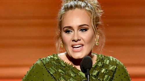 Grammy 2017: Adele lập 'hattrick', bật khóc trên sân khấu