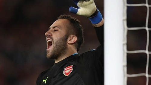 Wenger gây sốc khi ‘trảm’ Cech, trao niềm tin nơi Ospina