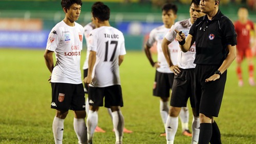 Long An chưa phải là duy nhất, từng có đội tự đá về lưới nhà và thua... 0-149