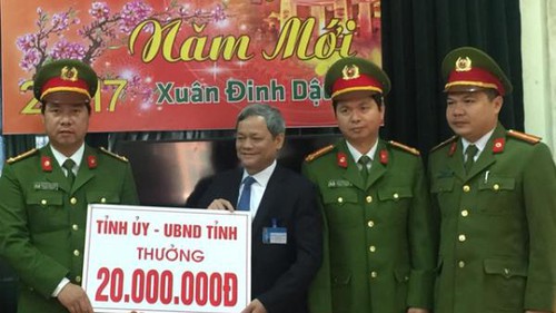 Khen thưởng ban chuyên án vụ giết tài xế xe tải cướp 34 tấn thép