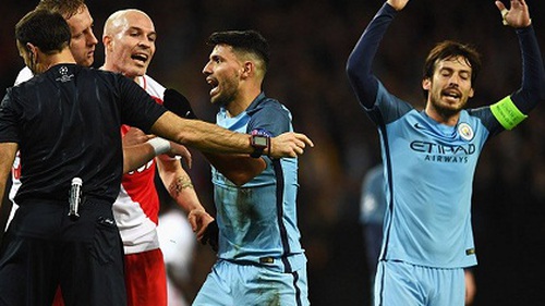 Man City hậm hực vì 'bạn thân' của Mourinho phạt Aguero lỗi ăn vạ