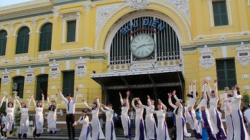 Lễ hội Áo dài TP HCM nói không với áo dài cách tân