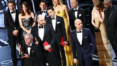 Hậu trường sân khấu Oscar khi trao nhầm giải Phim hay nhất?