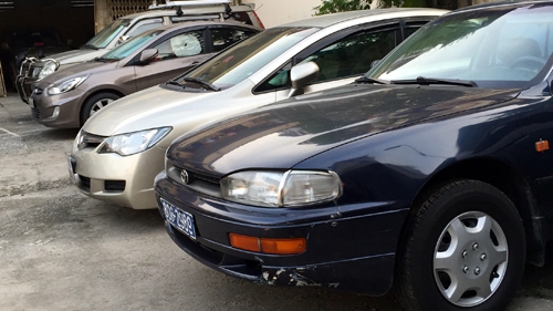 Hà Nội niêm phong hơn 40 xe biển xanh