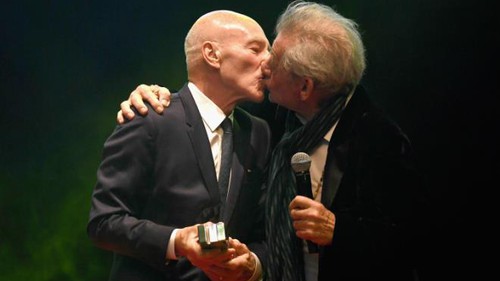 'Giáo sư X' và 'Magneto' của loạt phim 'Dị nhân' hôn môi đắm đuối