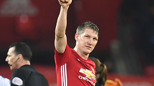 Cách hành xử của Mourinho kém xa Schweinsteiger