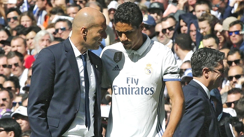 Raphael Varane: Từ truyền nhân của Hierro đến nỗi sợ Woodgate mới