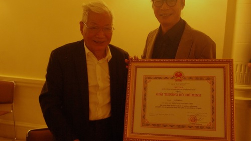Đạo diễn Trần Lực: Ông nội được Giải thưởng Hồ Chí Minh, Trần Bờm là mừng nhất