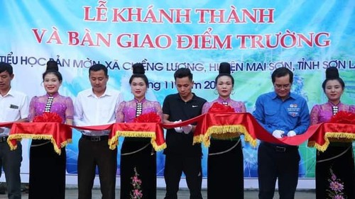 Độ Mixi tham dự lễ khánh thành và bàn giao điểm trường tại Sơn La