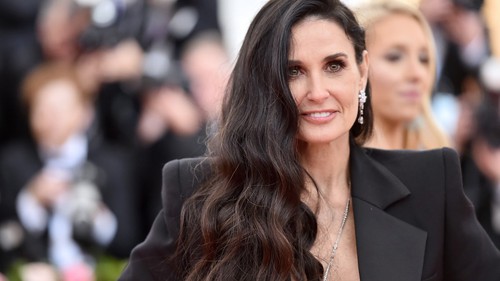 Demi Moore 60 tuổi và bí quyết giữ tuổi thanh xuân