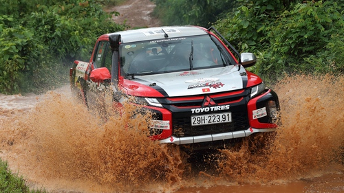 Đội đua Việt Nam lái xe vượt 1.200 km sang Thái thi đấu: 10 xe hậu cần, mượn cả xe biển số nước ngoài