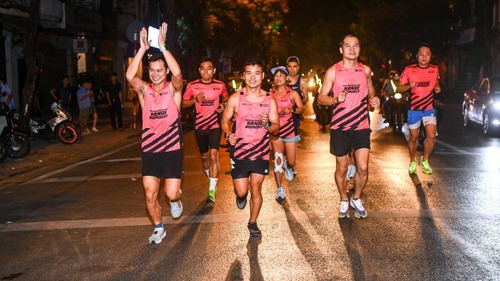 VnExpress Marathon Hanoi Midnight quay lại với gần 10.000 VĐV tham dự