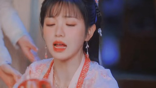 'Khanh khanh nhật thường': Lý Vi khiến Doãn Tranh 'vỡ đầu', phản ứng của 'anh Năm' khiến dân mạng cười ngất