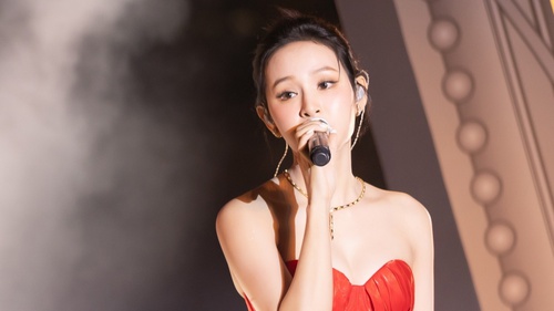 Hiền Hồ tiếp tục bị tẩy chay vì những bê bối đời tư