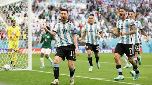 Messi ghi bàn đầu tiên ở World Cup 2022, CĐV Argentina mơ Bóng vàng