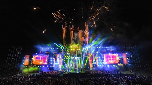 Mono bùng nổ, Anh Tú tỏ tình Lyly ngay tại FWD Music Tour Cần Thơ