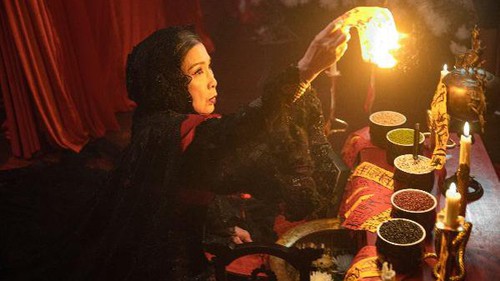 Khán giả liên tục rợn người trước những hủ tục tâm linh trong Hạnh Phúc Máu