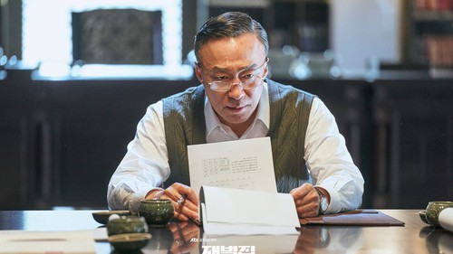 'Ông nội' Lee Sung Min thống trị màn nhỏ xứ Hàn