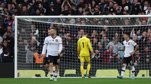 MU: Cú bước hụt tai hại ở Villa Park