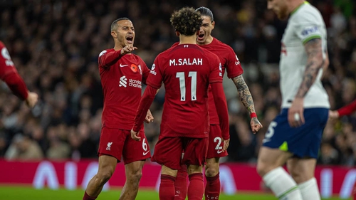 Tottenham 1-2 Liverpool: Salah lập cú đúp, Liverpool bám đuổi top 4