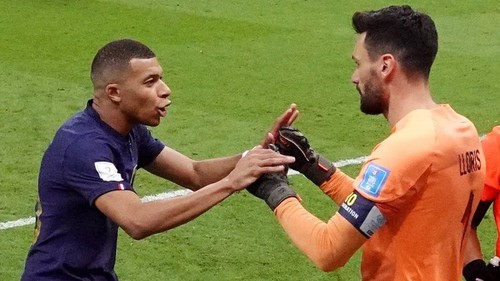 Cuộc nói chuyện 'bằng thừa' của Mbappe với Lloris