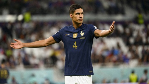 Varane đang 'dìu dắt' hàng thủ đội tuyển Pháp