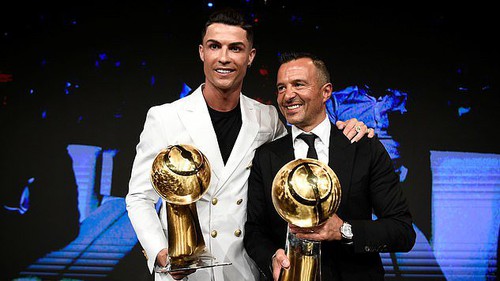 Ronaldo mâu thuẫn với siêu cò Mendes, sẽ tự quyết định tương lai