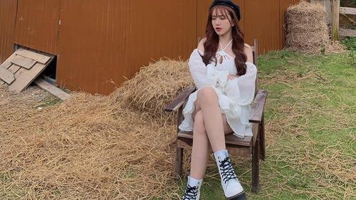 Người yêu Hoàng Đức hoá nàng thơ trước thềm AFF Cup 2022