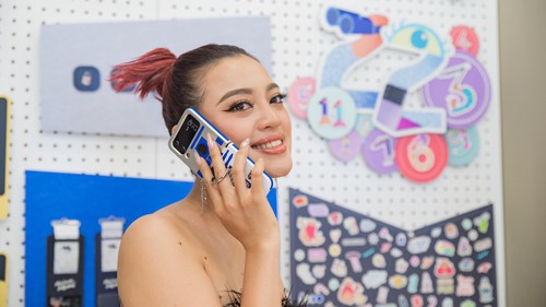 Bạn cần năng lượng từ vũ trụ? Đến cửa hàng trải nghiệm Samsung ngay và luôn đi!