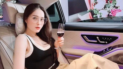 Tranh cãi phát ngôn của Đoàn Di Băng: Không phải bạn già đâu, do hết tiền nên mới không mong Tết