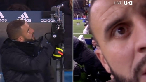 
Phải ngồi dự bị, sao Man City táy máy phá camera của nhà đài