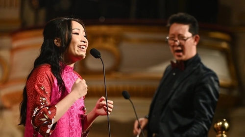 Mỹ Anh 2 lần hát với dàn nhạc giao hưởng đều gây tranh cãi: Dù rất cố gắng nhưng vẫn bị "nuốt chửng"?
