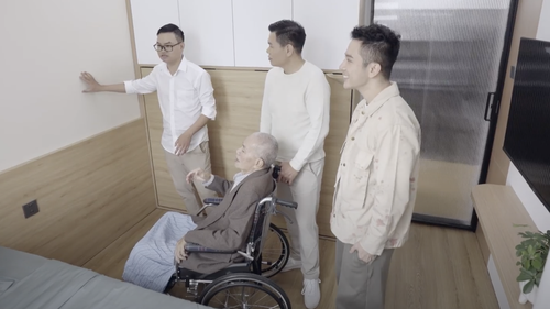Tập 4 'Là Nhà': Xúc động với chuyện con trai cải tạo nhà để 'mang cả thế giới' về cho bố mắc bệnh Parkinson