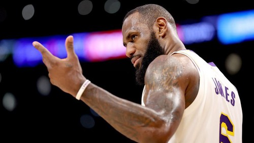 LeBron James kéo dài kỷ lục tại NBA khi cán mốc 38,000 điểm toàn sự nghiệp
