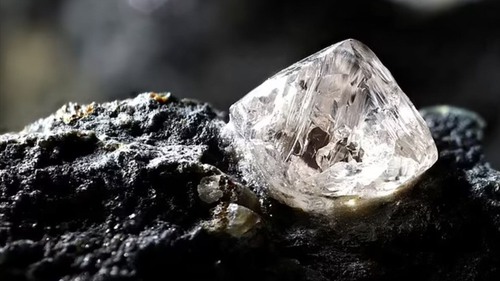 'Nhà máy kim cương' được phát hiện ở ranh giới của lõi Trái đất